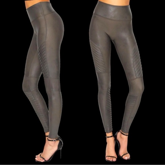 🎉HP🎉 Excellent Used Condition SPANX Moto Legging in Gunmetal Grey. Size Small. - Picture 3 of 13